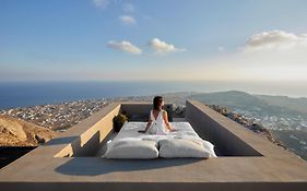 Santorini Sky, The Lodge